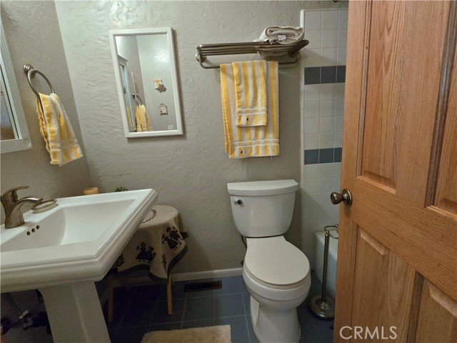 943 Grass Valley Road, Lake Arrowhead CA: https://media.crmls.org/medias/e7f1132c-3c14-4b54-9f3c-38c81cc330c2.jpg