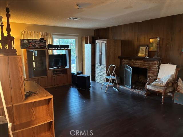 Detail Gallery Image 4 of 9 For 3801 E Spring St, Orange,  CA 92869 - 5 Beds | 2/1 Baths