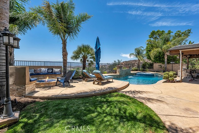 24234 Reyes Adobe Way, Valencia CA: https://media.crmls.org/medias/e7f2cc40-eb90-4dd3-b8e2-3722365f1c84.jpg