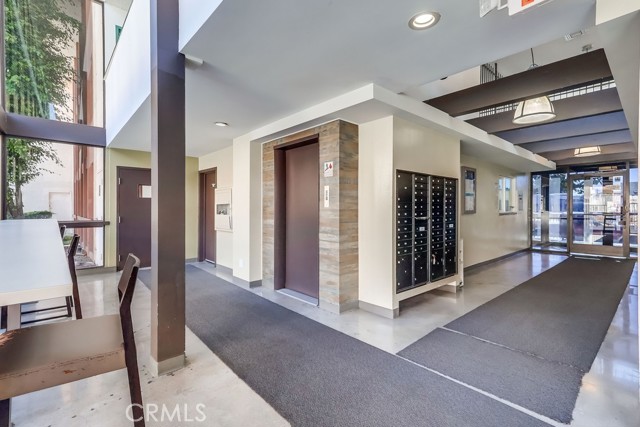 Detail Gallery Image 4 of 39 For 5585 E Pacific Coast #115,  Long Beach,  CA 90804 - 2 Beds | 1 Baths