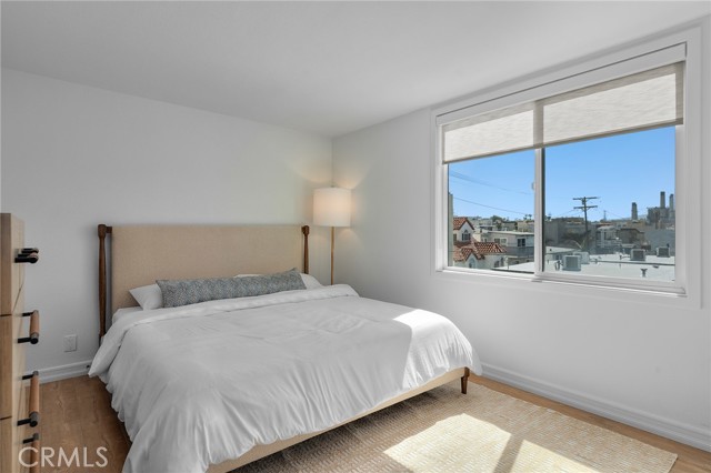 404 Hermosa Avenue, Hermosa Beach CA: https://media.crmls.org/medias/e7f3809d-2afa-47c7-afe9-afaaa83a08a9.jpg