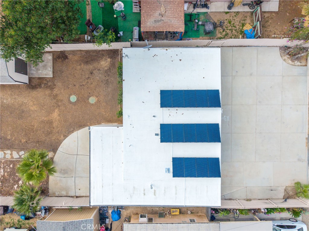 https://media.crmls.org/medias/e7f3e4ca-05c0-4310-ac6c-f528505b2409.jpg?preset=X-Large
