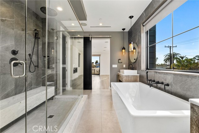 Detail Gallery Image 17 of 34 For 301 12th St, Huntington Beach,  CA 92648 - 3 Beds | 3/1 Baths