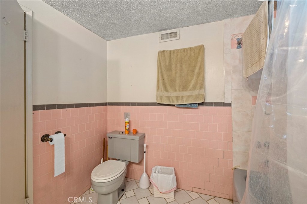 https://media.crmls.org/medias/e7f498e6-42db-4c2d-87e3-b4b081469034.jpg?preset=X-Large