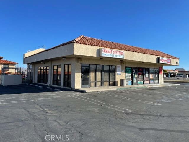 15800 Main Street, Hesperia CA: https://media.crmls.org/medias/e7f4be9f-3cfe-41d3-b331-6ef2a653239f.jpg