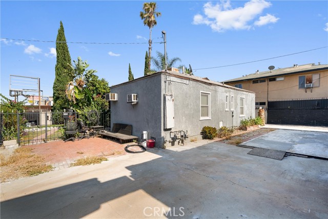 11170 Burbank Boulevard, North Hollywood CA: https://media.crmls.org/medias/e7f4c484-7ad3-4918-af63-7384c3697405.jpg