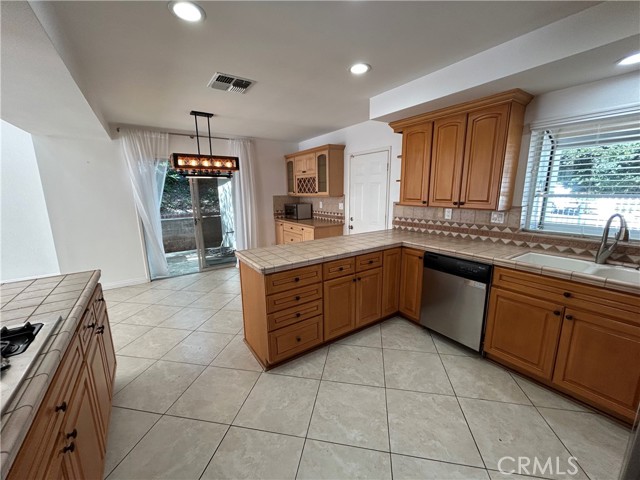 Detail Gallery Image 7 of 30 For 24010 Hatteras, Woodland Hills,  CA 91367 - 4 Beds | 2 Baths