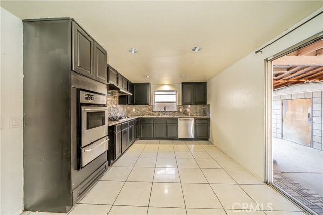Detail Gallery Image 8 of 41 For 11327 Oakwood Dr, Fontana,  CA 92337 - 3 Beds | 2/1 Baths