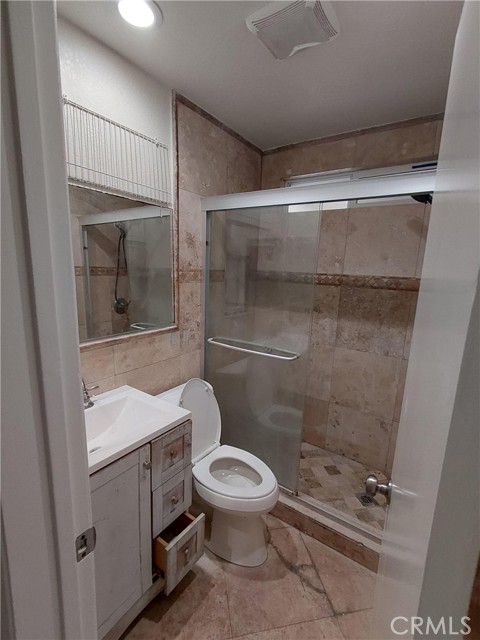 Detail Gallery Image 17 of 19 For 2542 N Pacific Ave, Santa Ana,  CA 92706 - 4 Beds | 3 Baths