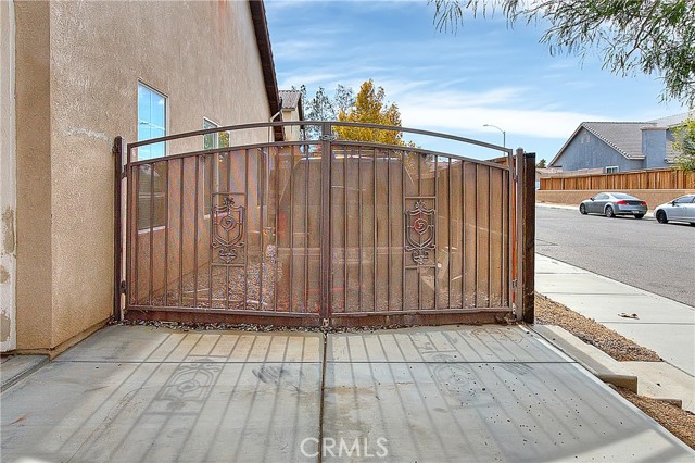 13207 Eastview, Victorville CA: https://media.crmls.org/medias/e7f64229-f26f-42d7-964a-9c94a9d9913b.jpg