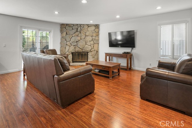 5335 Alfonso DR, Agoura Hills CA: https://media.crmls.org/medias/e7f677ea-029b-43c3-8f8e-408967fd3e32.jpg