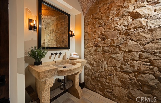 1 Clear Water, Newport Coast CA: https://media.crmls.org/medias/e7f699f3-7708-42da-8149-513264917618.jpg