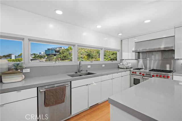 Detail Gallery Image 11 of 40 For 901 Summit Dr, Laguna Beach,  CA 92651 - 4 Beds | 3 Baths