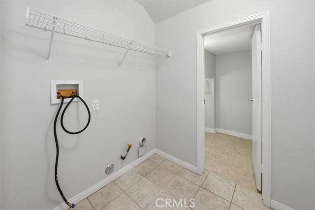 Detail Gallery Image 10 of 43 For 19345 Laroda Ln, Saugus,  CA 91350 - 3 Beds | 2/1 Baths