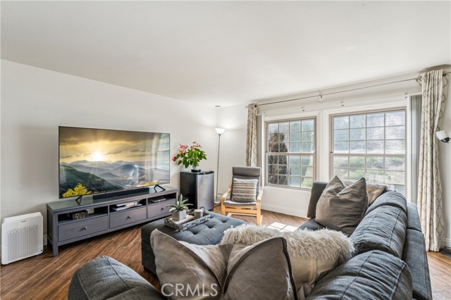 Detail Gallery Image 5 of 37 For 135 E Cypress Ave, Redlands,  CA 92373 - 3 Beds | 2/1 Baths