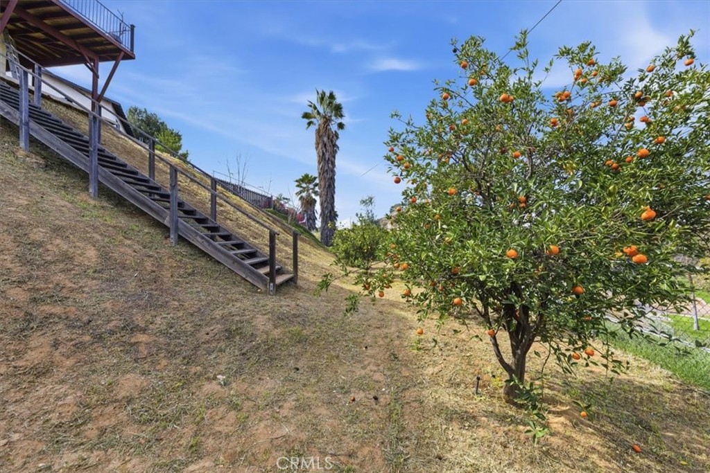 https://media.crmls.org/medias/e7f72c32-e9e0-4594-89ac-636b72450b67.jpg?preset=X-Large
