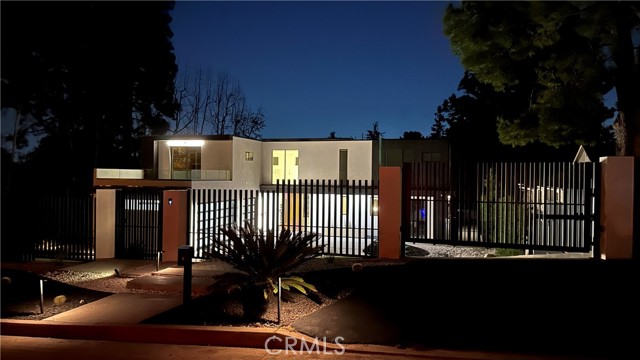 1400 E Palm Street, Altadena CA: https://media.crmls.org/medias/e7f731f3-8a7f-4faf-a031-ebd7d59aa8ea.jpg