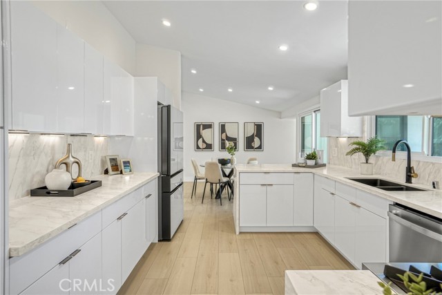 Detail Gallery Image 6 of 28 For 10805 Chimineas, Porter Ranch,  CA 91326 - 4 Beds | 2/1 Baths