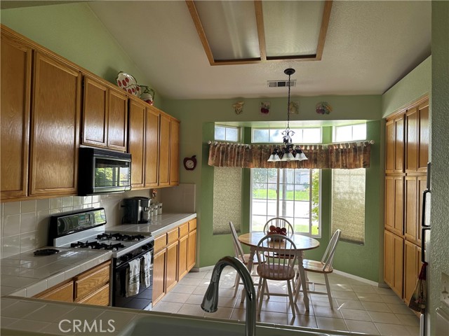 Detail Gallery Image 6 of 25 For 1997 Woodhaven Ct, Merced,  CA 95340 - 3 Beds | 2 Baths