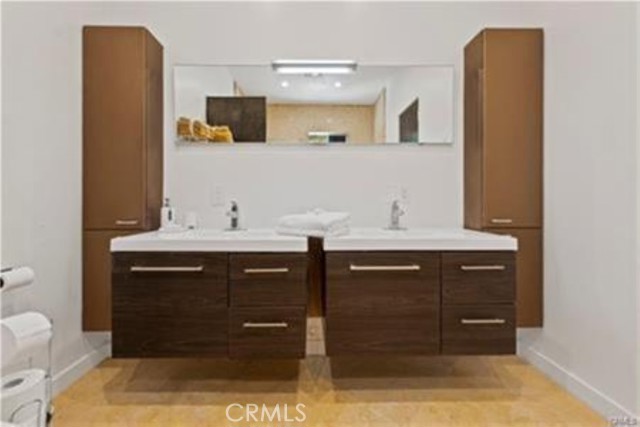 Detail Gallery Image 6 of 25 For 5353 Shirley Ave, Tarzana,  CA 91316 - 5 Beds | 4 Baths