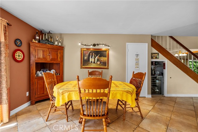 565 Martinique Place, Thousand Oaks CA: https://media.crmls.org/medias/e7f84421-b49d-4e20-a38a-eb3a4689d88c.jpg