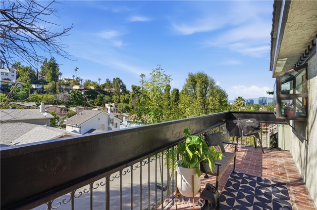 Detail Gallery Image 21 of 40 For 5244 Baza Ave, Woodland Hills,  CA 91364 - 3 Beds | 3 Baths