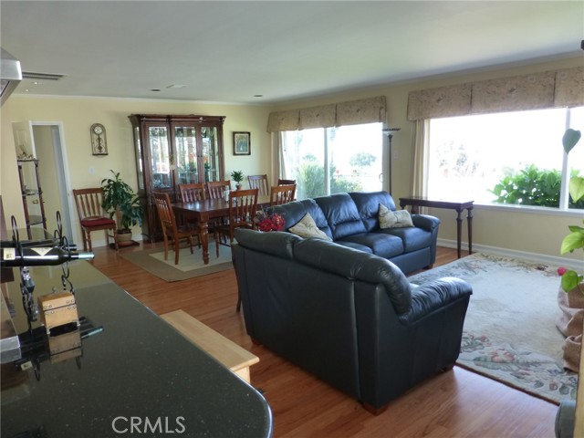 241 Paseo De Granada, Redondo Beach CA: https://media.crmls.org/medias/e7f996c3-12e2-4cf1-8586-c95059601989.jpg