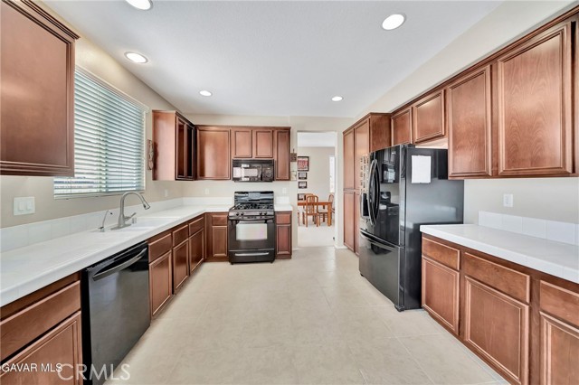 Detail Gallery Image 22 of 56 For 2354 Crimson, Rosamond,  CA 93560 - 4 Beds | 2/1 Baths