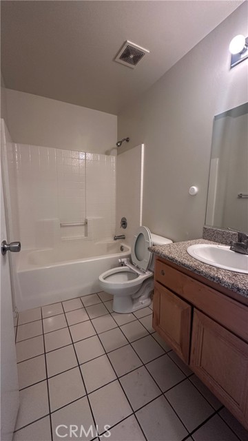 600 Hosking Avenue, Bakersfield CA: https://media.crmls.org/medias/e7fa880d-a53d-4cc4-aa89-2822fd7ec9a8.jpg