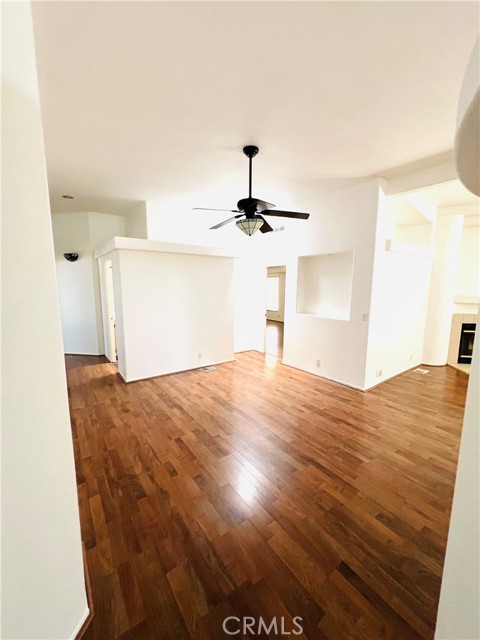 38445 Via Taffia, Murrieta CA: https://media.crmls.org/medias/e7fac631-2d89-4fe9-b58a-04b2ef4fd233.jpg