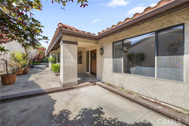 897 Calle Del Sol, Upland CA: https://media.crmls.org/medias/e7fb4924-082e-43fc-bf50-ed6a536040ae.jpg