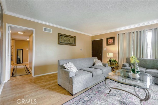 1811 South Alma Street, San Pedro CA: https://media.crmls.org/medias/e7fb4d20-60c4-4bb2-9b7b-bc8a6a55d62a.jpg