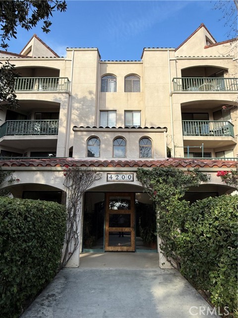 Detail Gallery Image 2 of 33 For 4200 via Arbolada #120,  Los Angeles,  CA 90042 - 2 Beds | 2 Baths