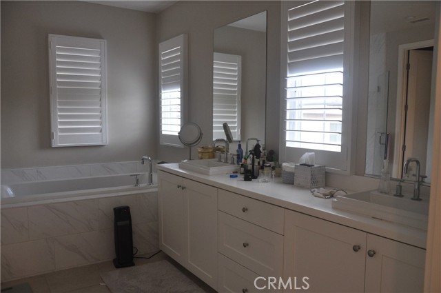 100 Rusina, Irvine CA: https://media.crmls.org/medias/e7fbf373-c9a3-4f73-bd0b-63c8e1119260.jpg