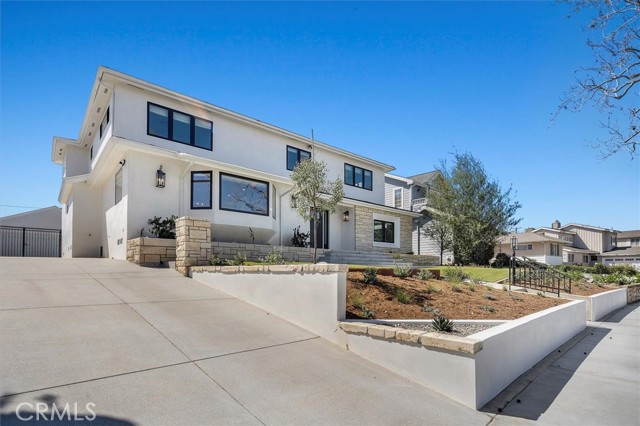 6334 Riggs Place, Los Angeles CA: https://media.crmls.org/medias/e7fc17d6-18e2-4ccf-9e53-6b0d74f2bad5.jpg