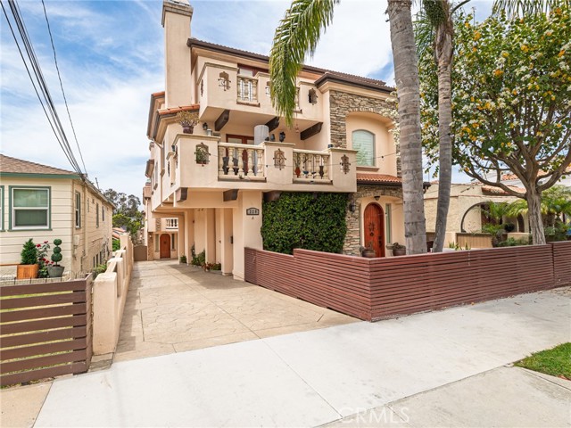 229 N Juanita Avenue, Redondo Beach CA: https://media.crmls.org/medias/e7fc8784-52d7-4769-9c9d-8117b11b14f3.jpg