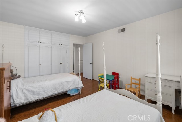 Detail Gallery Image 28 of 44 For 17416 Superior St, Northridge,  CA 91325 - 4 Beds | 2/1 Baths