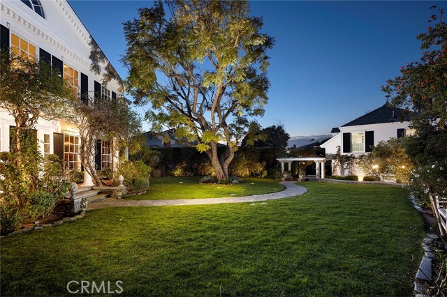 1 San Mateo Way, Corona del Mar CA: https://media.crmls.org/medias/e7fc9b3f-8a87-4245-89ff-cfc659374a00.jpg