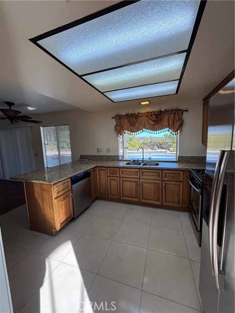 Detail Gallery Image 3 of 20 For 11726 Blue Lupin, Moreno Valley,  CA 92557 - 4 Beds | 3 Baths