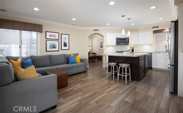 Detail Gallery Image 8 of 34 For 13882 Berrington Ct, North Tustin,  CA 92705 - 3 Beds | 2/1 Baths