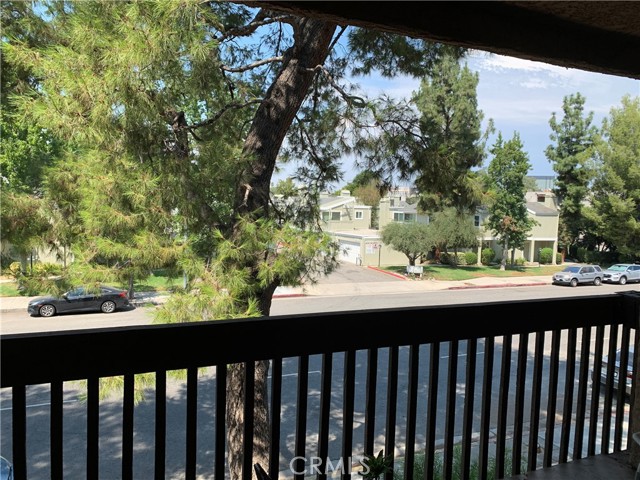 Detail Gallery Image 18 of 27 For 22100 Burbank, Woodland Hills,  CA 91367 - 1 Beds | 1 Baths