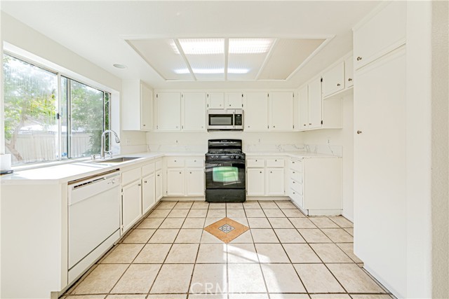 Detail Gallery Image 12 of 44 For 1834 Carolann St, Pomona,  CA 91766 - 3 Beds | 2/1 Baths