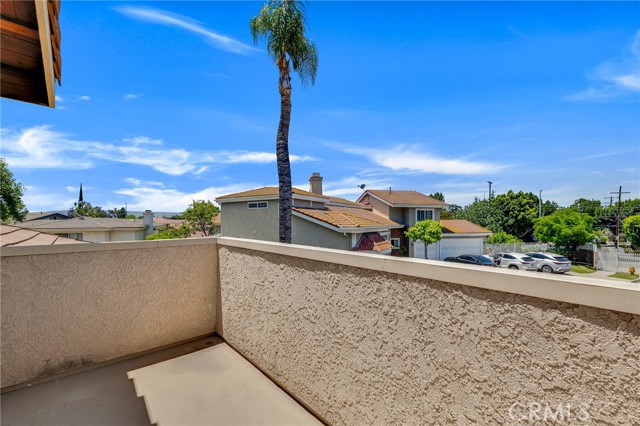 17262 Chase Street, Northridge CA: https://media.crmls.org/medias/e7fe1a90-e850-497a-bddf-d45353b4661d.jpg