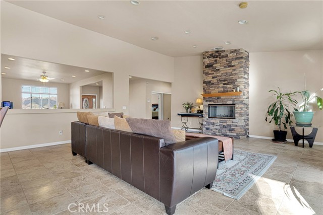 Detail Gallery Image 11 of 66 For 26475 Horizon St, Apple Valley,  CA 92308 - 4 Beds | 3 Baths