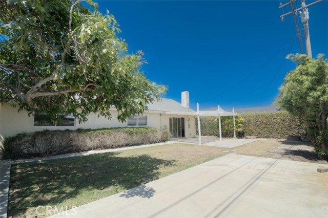 6112 Shields Drive, Huntington Beach CA: https://media.crmls.org/medias/e7ffc7e1-0b1a-4f64-8b97-329d34a9fa63.jpg