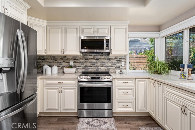 Detail Gallery Image 12 of 38 For 1721 Green Meadow Ave, Tustin,  CA 92780 - 4 Beds | 2/1 Baths