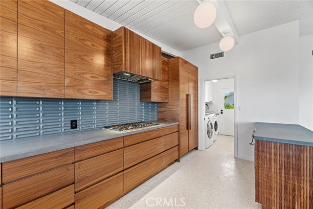 Detail Gallery Image 9 of 29 For 7512 Rindge Ave, Playa Del Rey,  CA 90293 - 3 Beds | 3 Baths