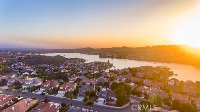 24102 Castilla Lane, Mission Viejo CA: https://media.crmls.org/medias/e801307e-72aa-4227-87f1-183a2360902e.jpg
