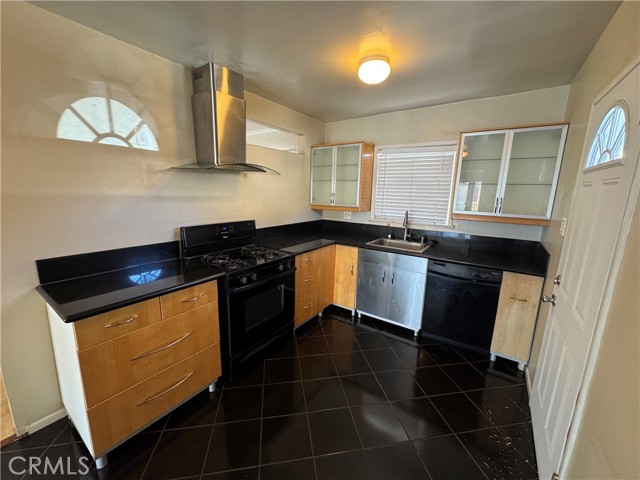 Detail Gallery Image 11 of 33 For 7826 Shoshone Ave, Northridge,  CA 91325 - 2 Beds | 2 Baths