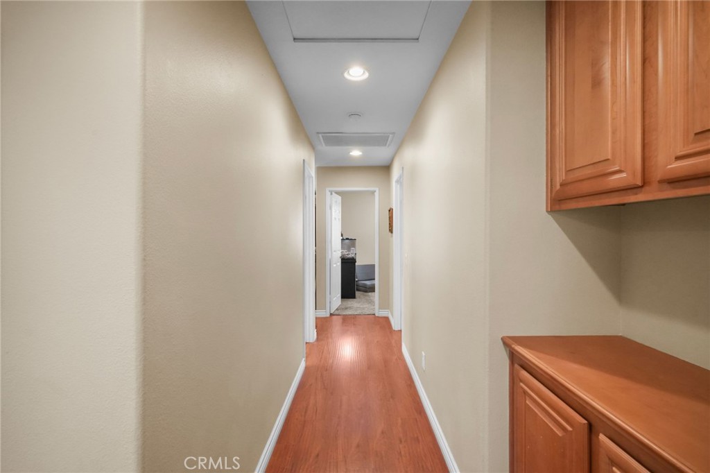 https://media.crmls.org/medias/e8031764-76cf-4e03-b7dd-cedc7f63fff0.jpg?preset=X-Large